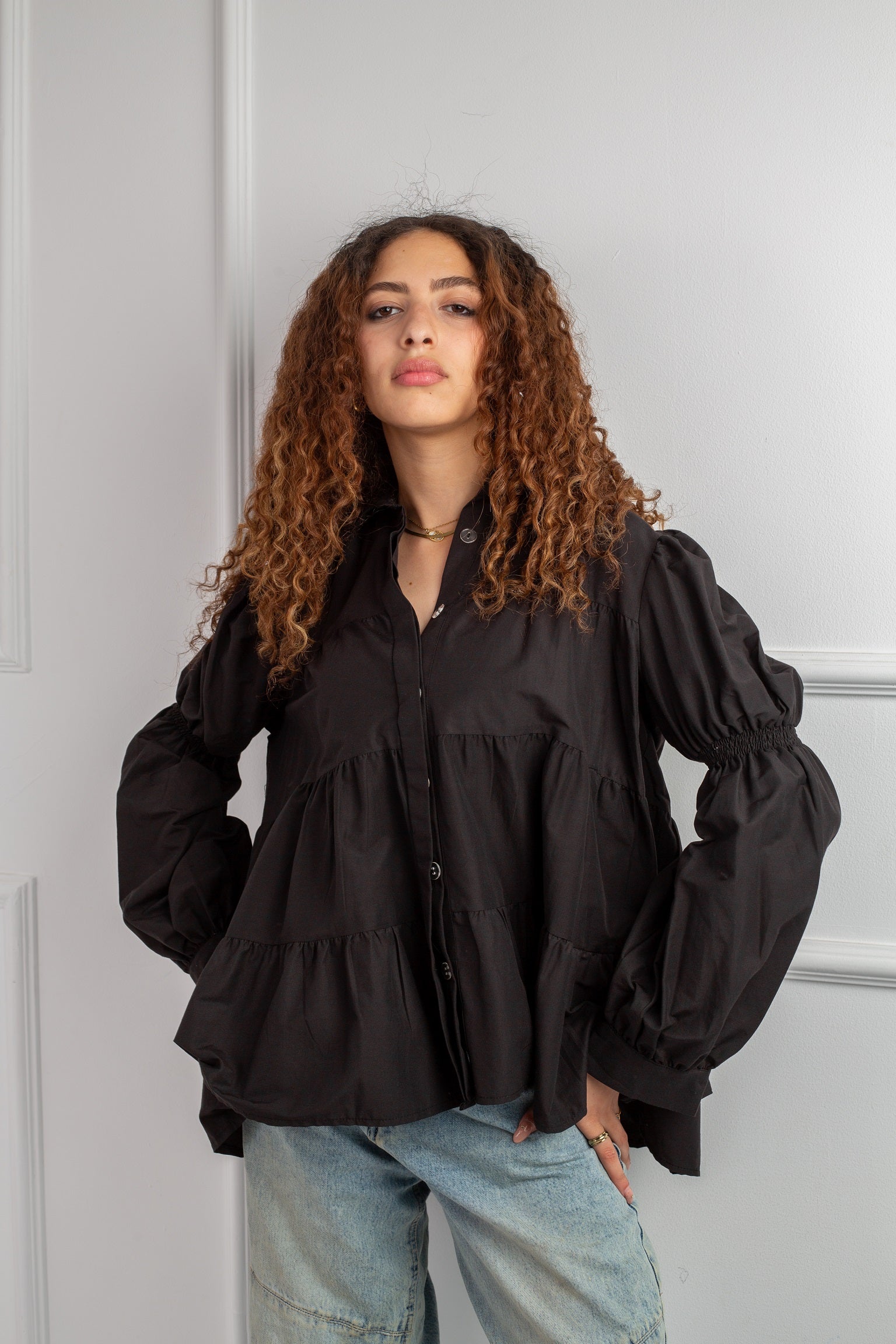 Dolce Chemise in Black – elegant, tiered cut, statement sleeves