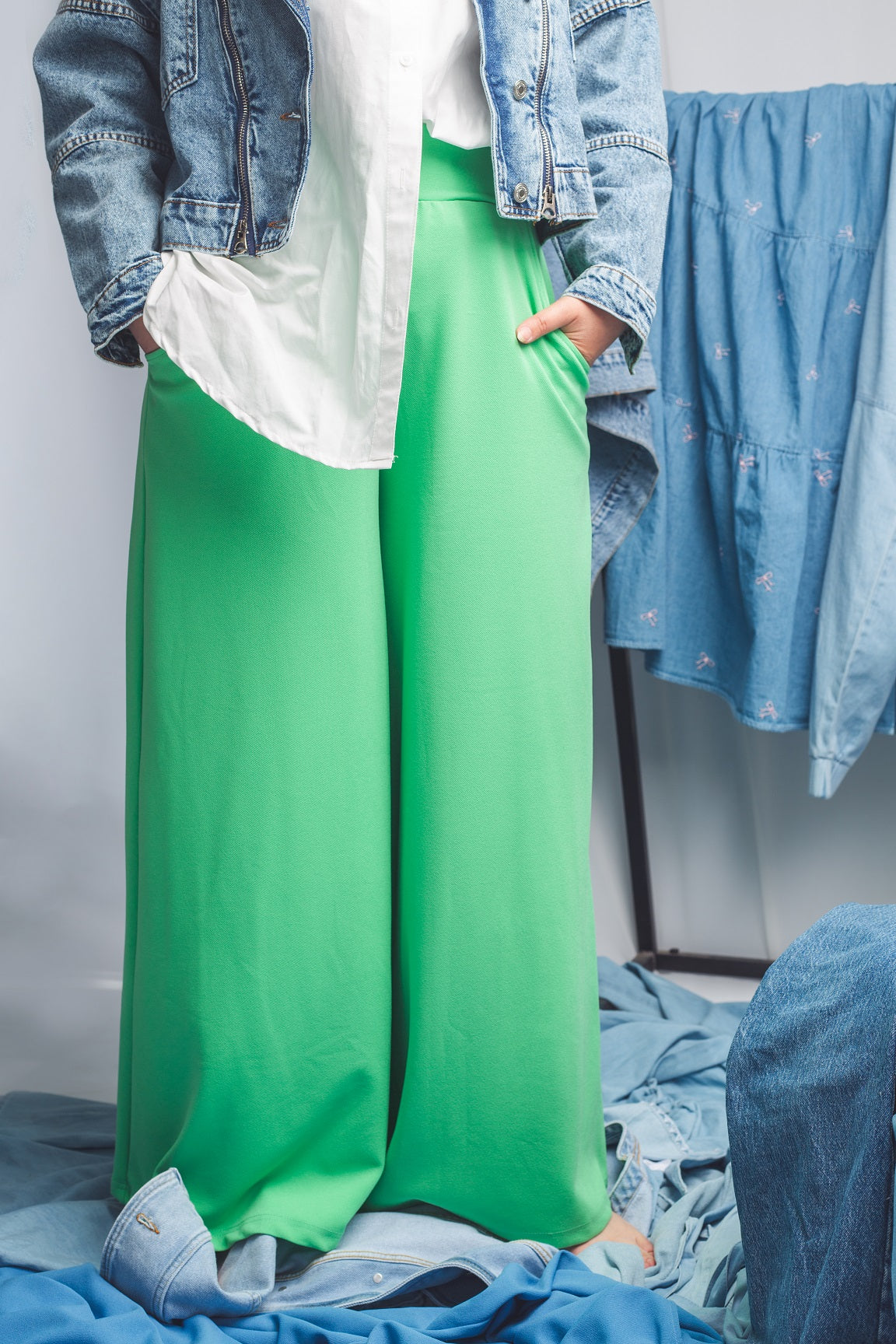 Green modest loose-fit pants for everyday wear