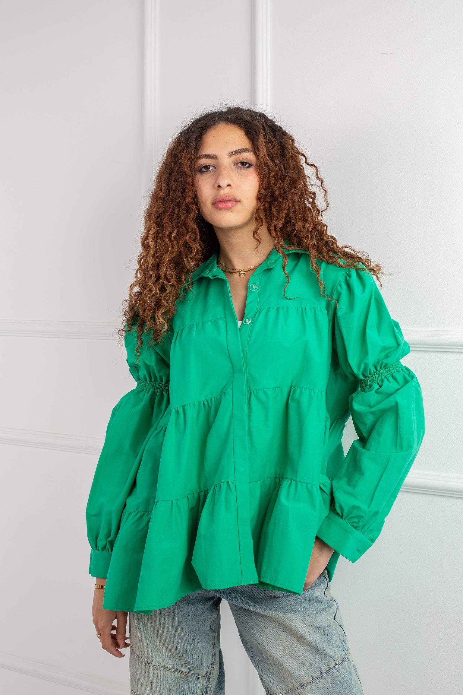 Dolce Chemise in Green– elegant, tiered cut, statement sleeves
