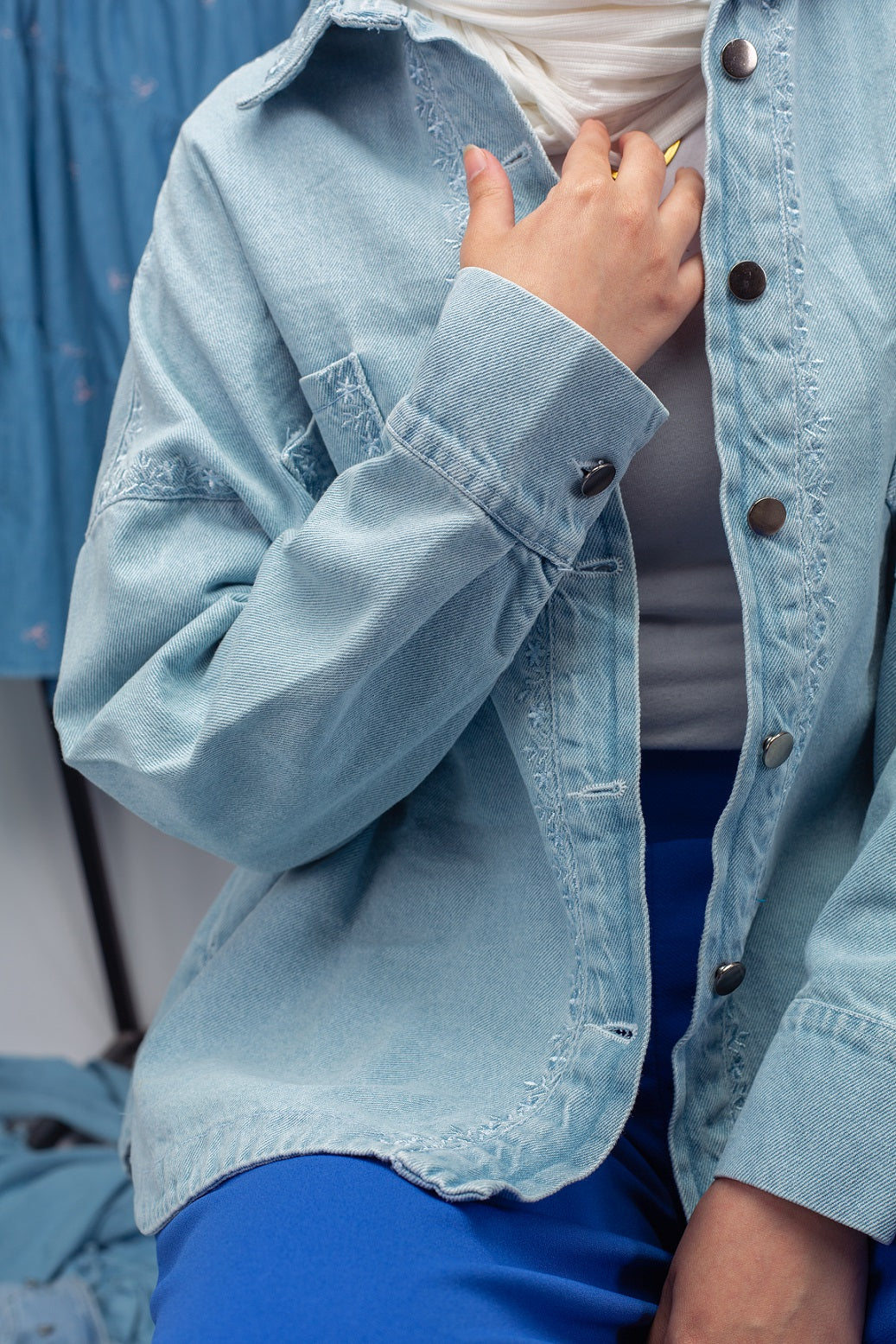 Light denim jacket with embroidery in 
– relaxed 