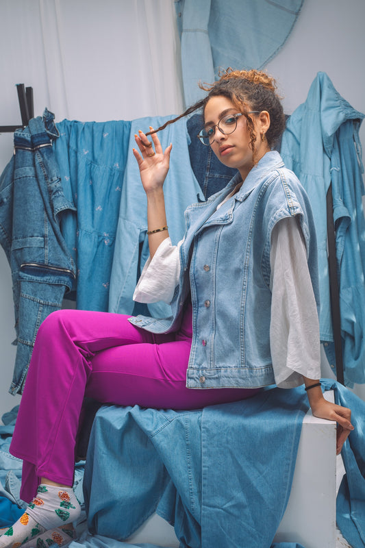Light blue denim shirt with buttons and relaxed 